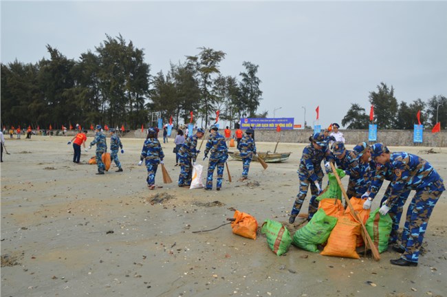 Những người lính chung tay giữ màu xanh của biển (26/3/2020)